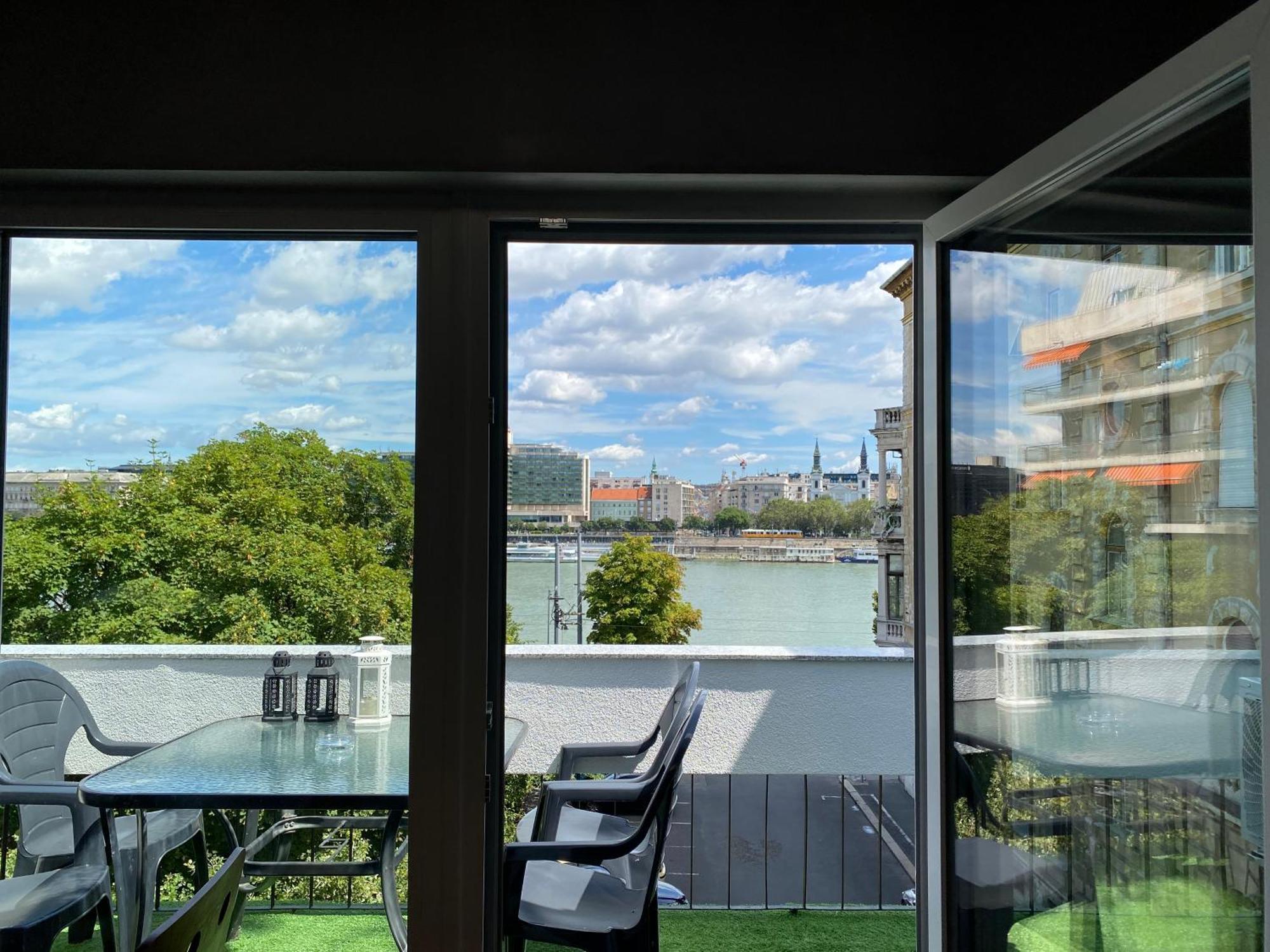 Danube View Artapartment With Balcony Budapest Eksteriør billede